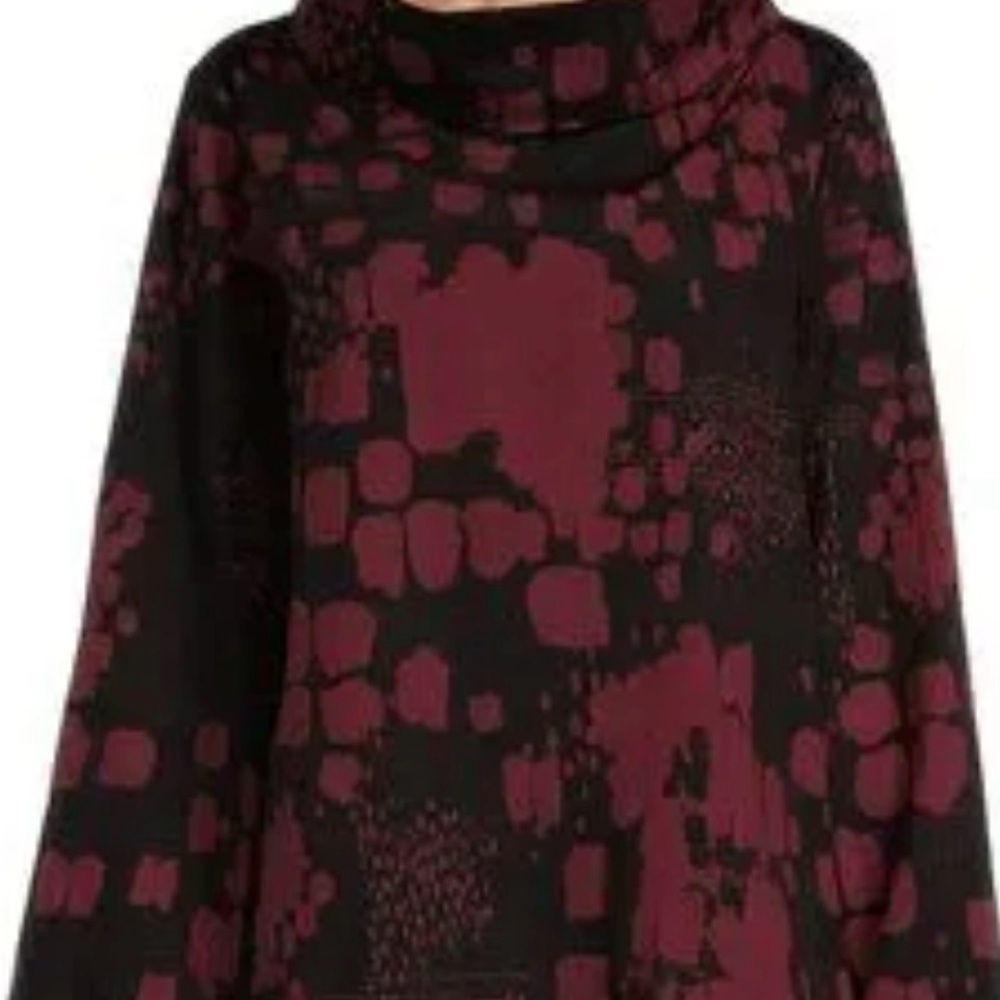 bryn Walker Black and Red Abstract Pattern Top